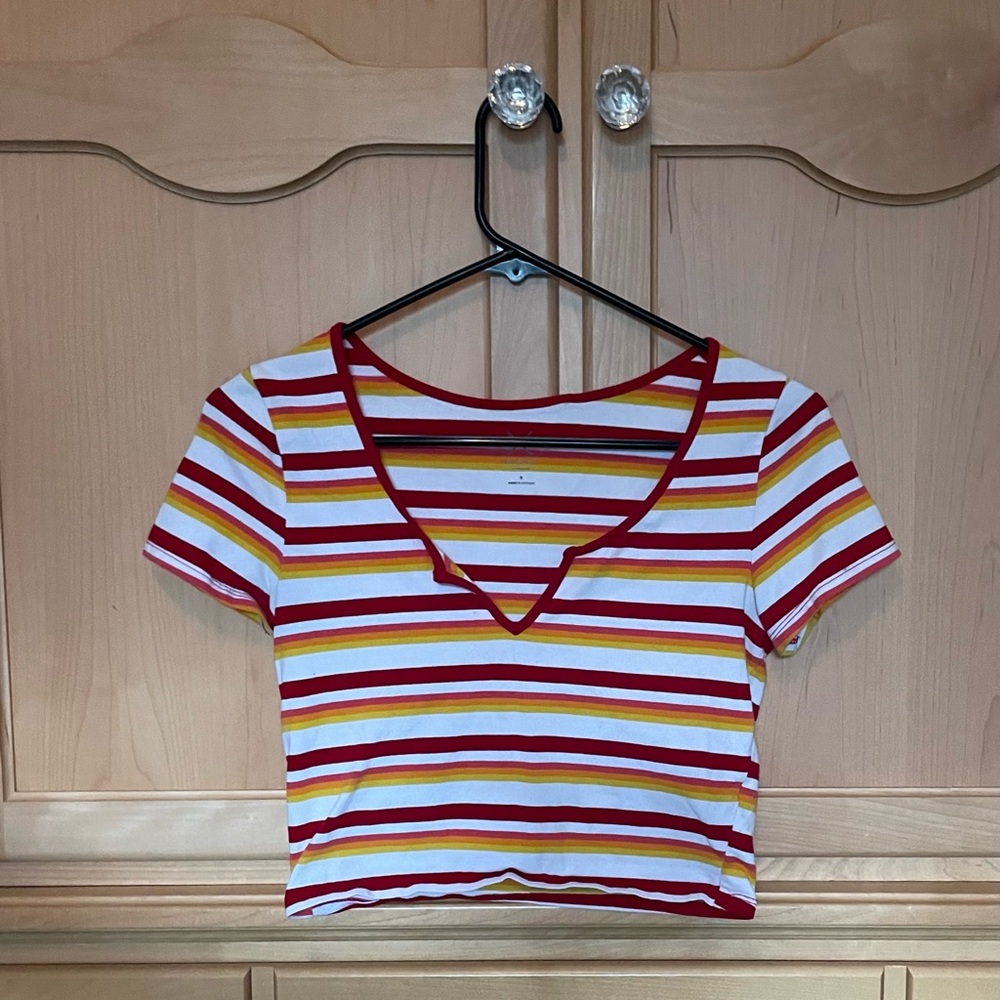 PacSun Basic Cropped V-Neck Shirt - Picture 2 of 3